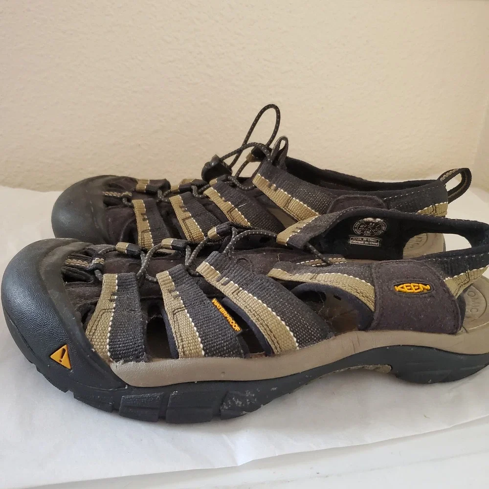 Keen Newport H2 Mens Sandals Black Olive Green Waterproof Hiking Shoes Size 9.5